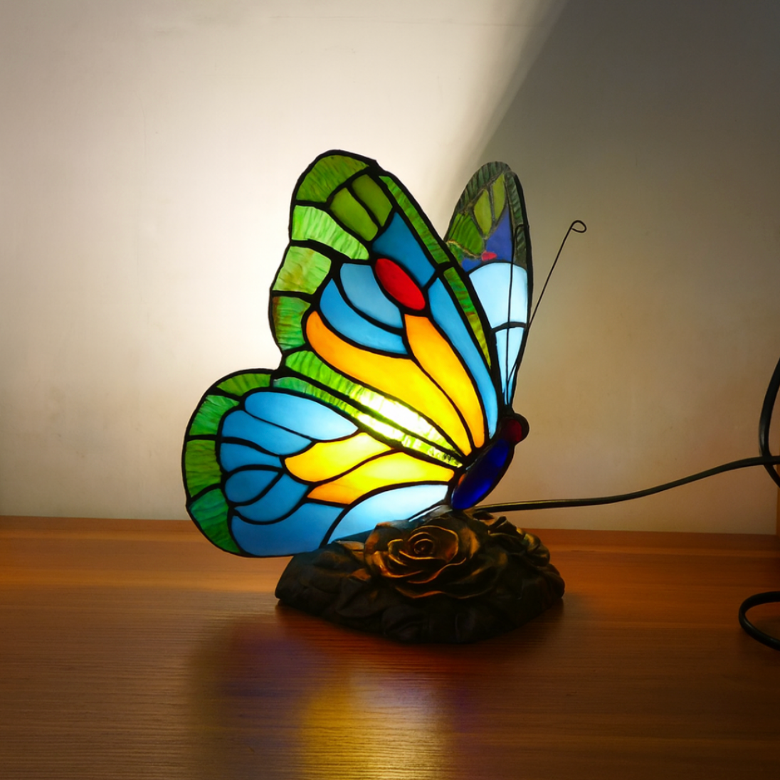Lampada Farfalla Blu con Design Scultoreo